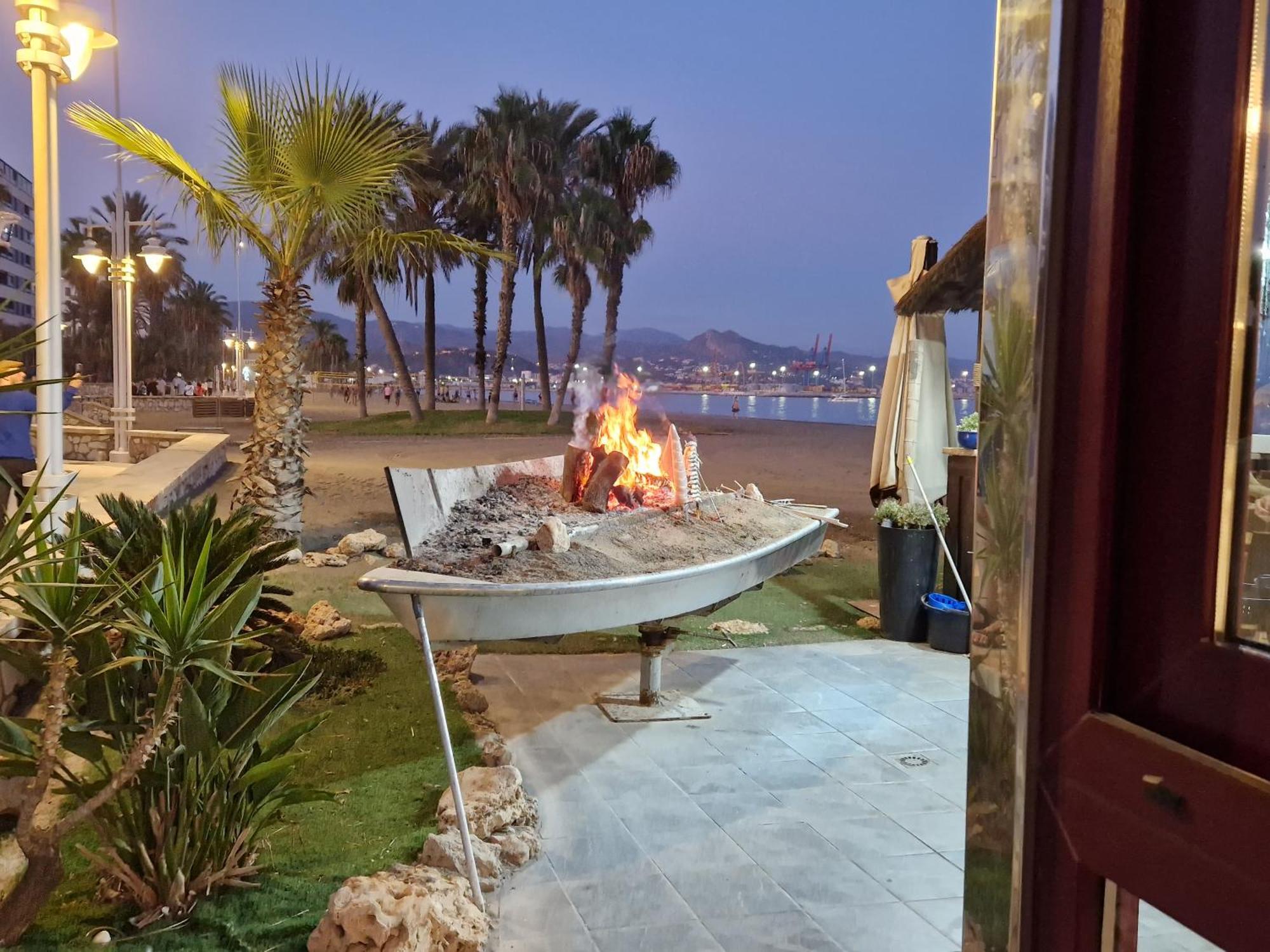 Apartamento Abadia Malaga Bagian luar foto